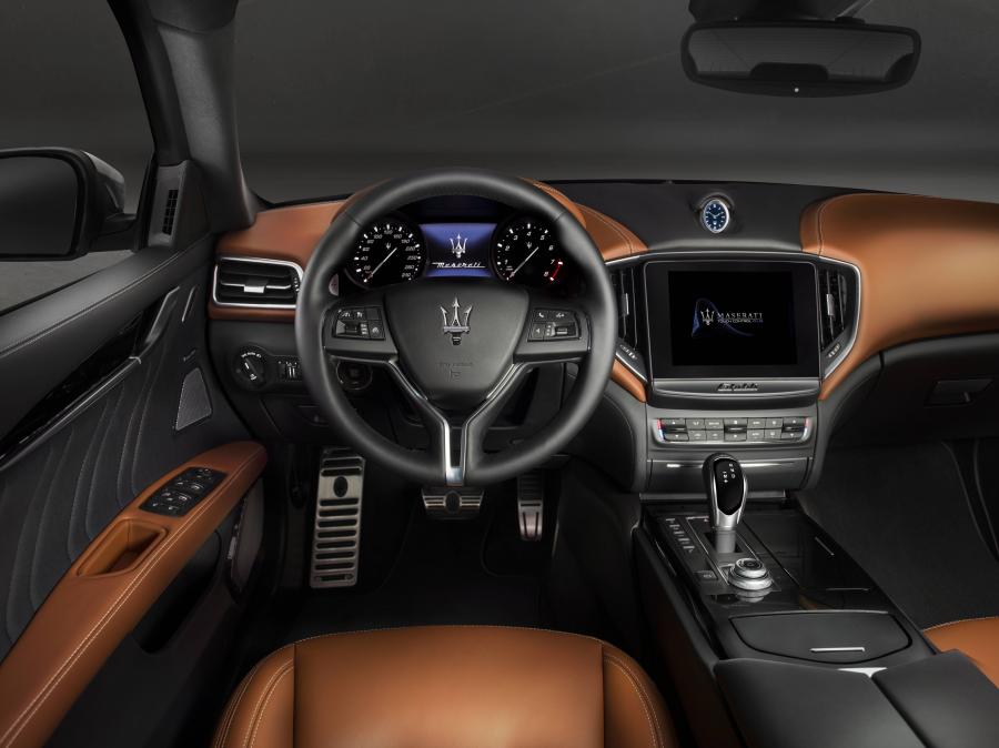 Торпедо Maserati Ghibli S GranLusso 2017 года  (фото 15 из 45)
